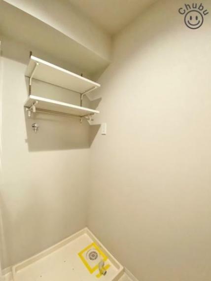 収納 洗面所にはリネン類の収納が可能な棚を設置