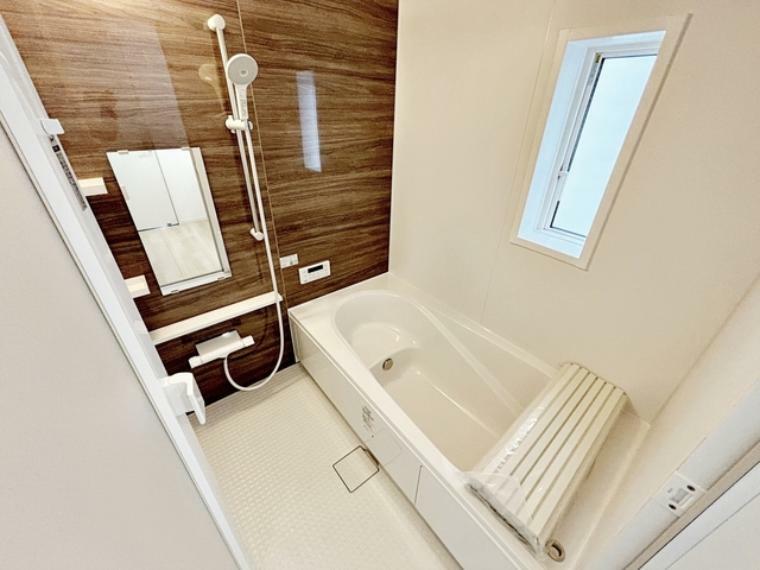 浴室 エコベンチ浴槽を採用！快適な半身浴のためのベンチスペースは節水にも効果を発揮します