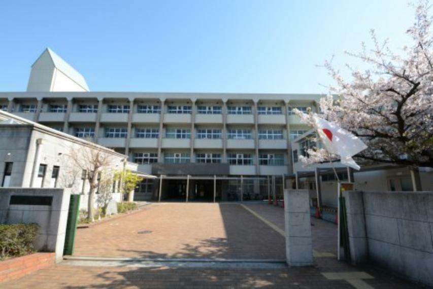 中学校 【中学校】神戸市立鷹匠中学校まで650m