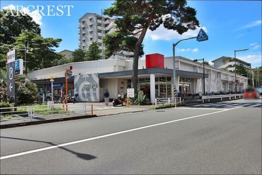 スーパー 西友ひばりが丘団地店 営業時間:8:00-25:00 笠松坂通りに位置し、食料品や日用品を販売しているスーパーです。 駐車場:あり