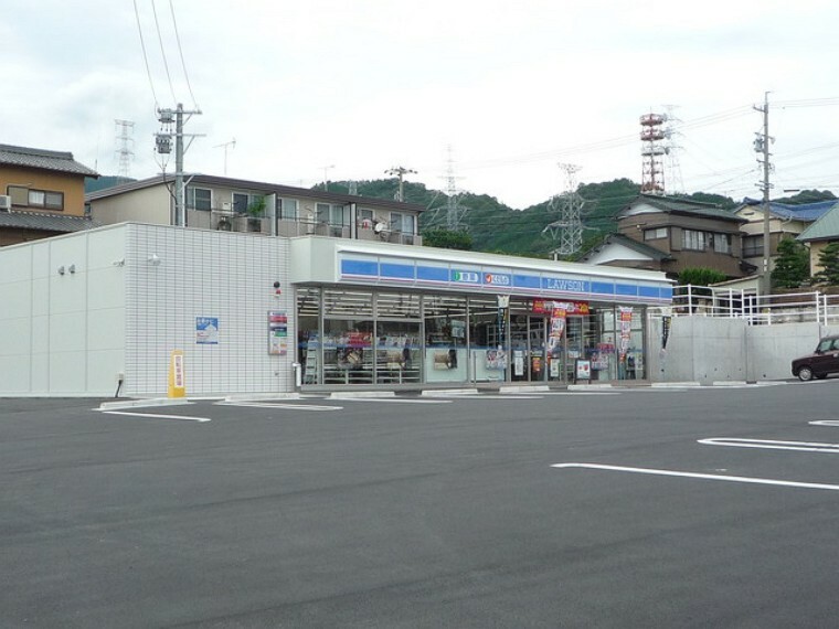 コンビニ ローソン新城本宮道店