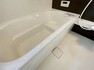 同仕様写真（内観） ゆったりと浸かれる1坪風呂を採用！1日の疲れを癒してくれる浴室は、窓のある開放的な空間