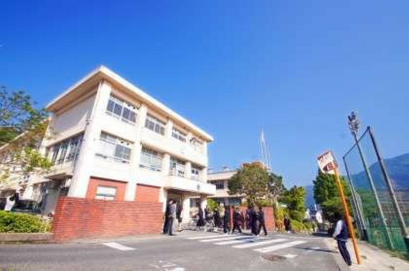 広島市立高陽中学校（約940m）