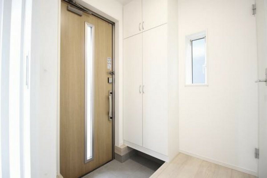 玄関 散らかりがちな玄関もスッキリ綺麗に整頓できる玄関収納