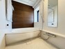 浴室 ゆったりくつろげる窓付きバスルーム。通風も確保し、開放感を感じながらリラックスタイムを満喫できます