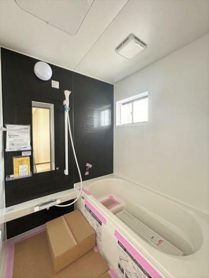 （3月31日撮影:リフォーム中写真）浴室の写真です。既存の浴室解体しました。1坪タイプのユニットバスに新品交換致します。
