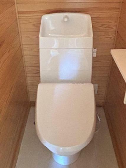 トイレ 【リフォーム中】トイレは新品に交換しました。住まわれる方も安心ですね。
