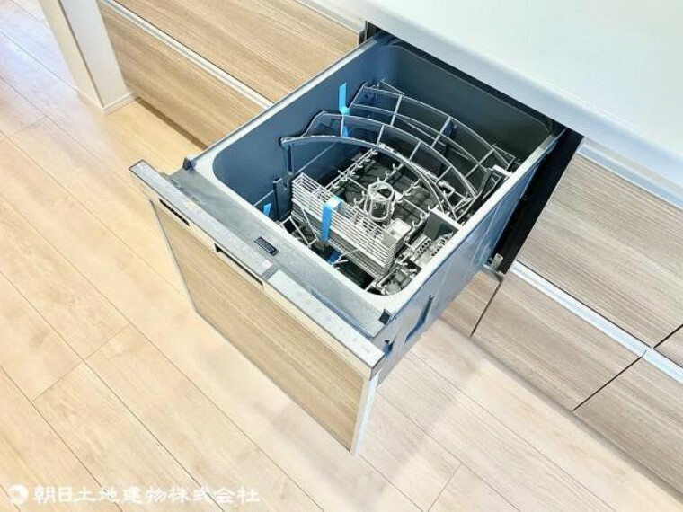 防犯設備 家事を助けてくれる食器洗浄機。洗った食器の水切りスペースにも使用でき、キッチン周りをスッキリさせます。