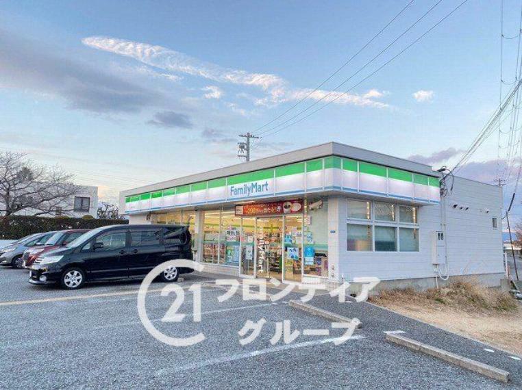 コンビニ ファミリーマート宝塚美幸町店 徒歩5分。