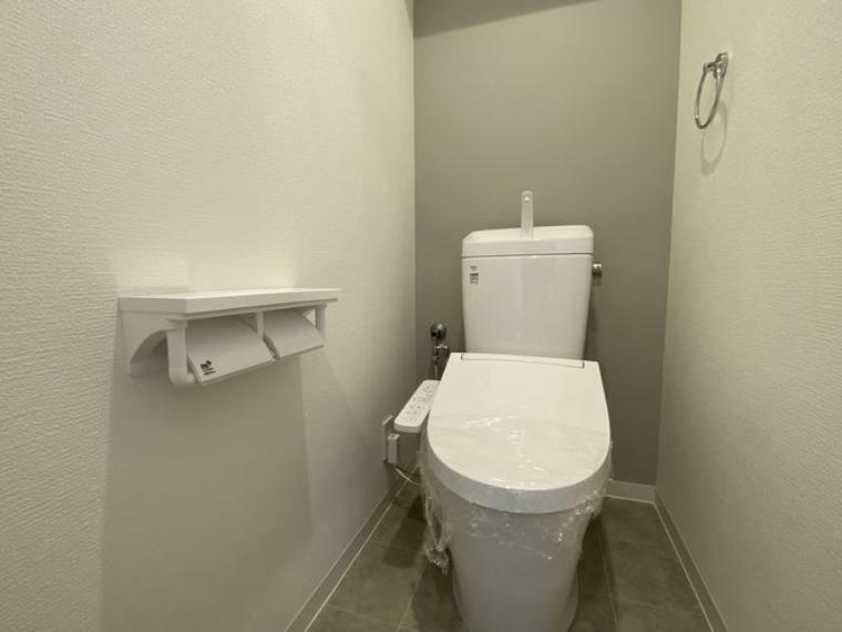 トイレ 念願のマイホーム購入をお手伝いいたします。水洗トイレは掃除が楽にできるため、清潔に保つことができます。
