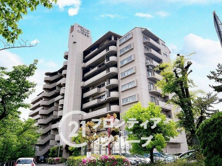 外観写真 10階建てのマンション！3沿線利用可能でお出かけに便利な立地ですね