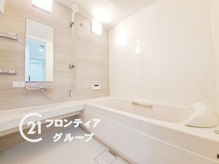 浴室 キレイな浴室はゆったりとお寛ぎいただけます。追い焚き機能付き浴室で、いつでも温かいお風呂に入浴できます。