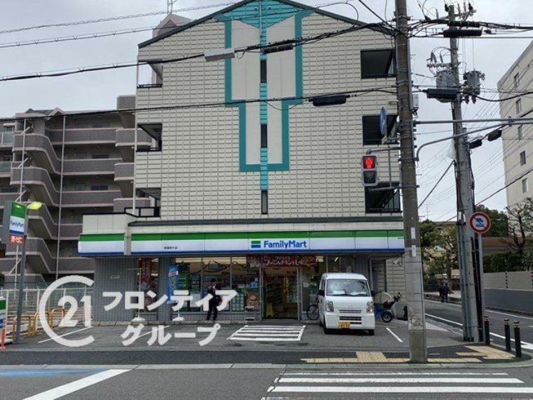 コンビニ ファミリーマート阪神青木駅前店 徒歩7分。