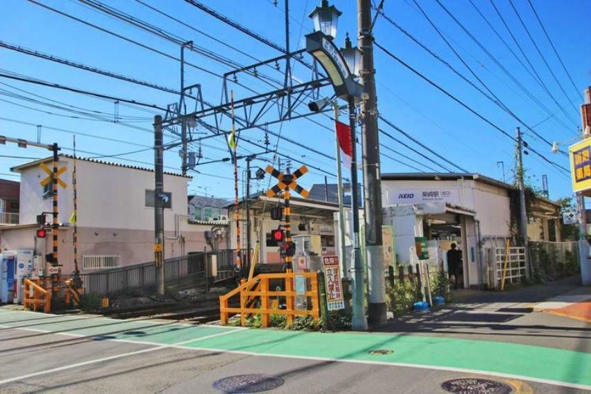 柴崎駅（京王線） 徒歩24分。駅から徒歩4分の場所にあるキテラタウン調布は植栽がキレイで緑と都会感が融合した商業施設。スーパーや家電量販店、ご家族連れで楽しめるレストランなど日々のお買い物に大変便利…