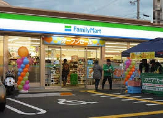 コンビニ 【コンビニエンスストア】ファミリーマート 四條畷中野店まで524m