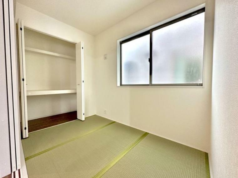 和室 【4号棟】洋室畳敷き、畳があることにより客間や落ち着いた空間になります。