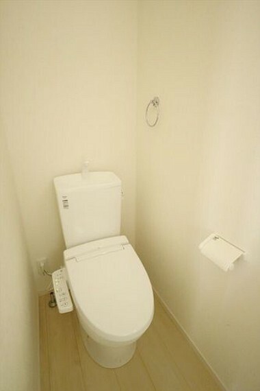 トイレ トイレには快適な温水洗浄便座付き！