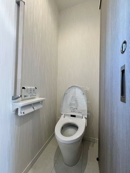 トイレは各階に設置されており、忙しい朝の時間帯もスムーズに使用可能です。