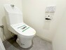 トイレ フルリフォームのためトイレも新規交換されています。温水洗浄便座付きです。