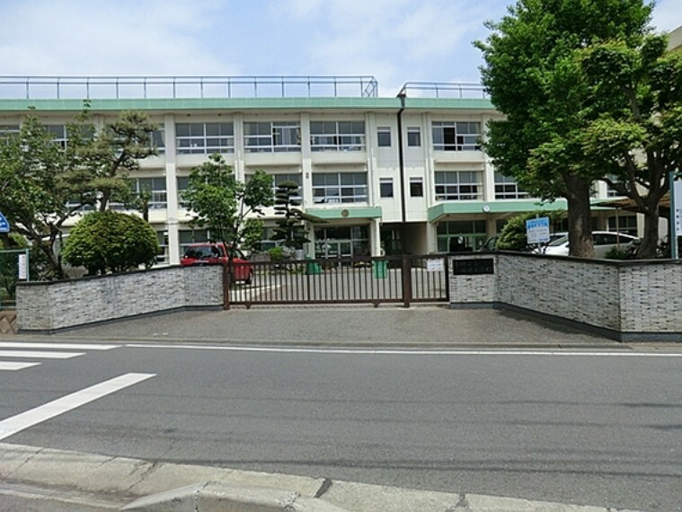 小学校 平塚市立岡崎小学校　距離約960m
