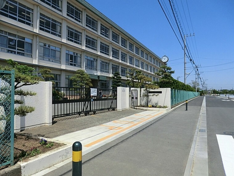 中学校 平塚市立大住中学校　距離約1800m