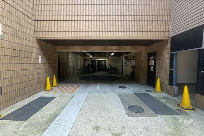 駐車場 駐車場の出入り口