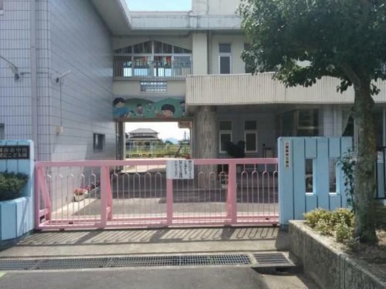 幼稚園・保育園 中山幼稚園 昭和23年 創立。卒園生数も5000人を超える。クラスは10～15名程度の少人数とし、幼稚園全体の人数も100名以下。