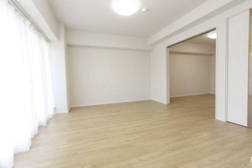居間・リビング リビングと洋室は繋げて使えば約17畳の広々とした空間になります