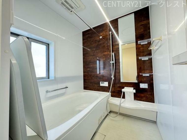 浴室 ～Bath～落ち着きあるバスルームでリラックスバスタイム。バスタブにつかって寛ぎながら心と体をリフレッシュ。