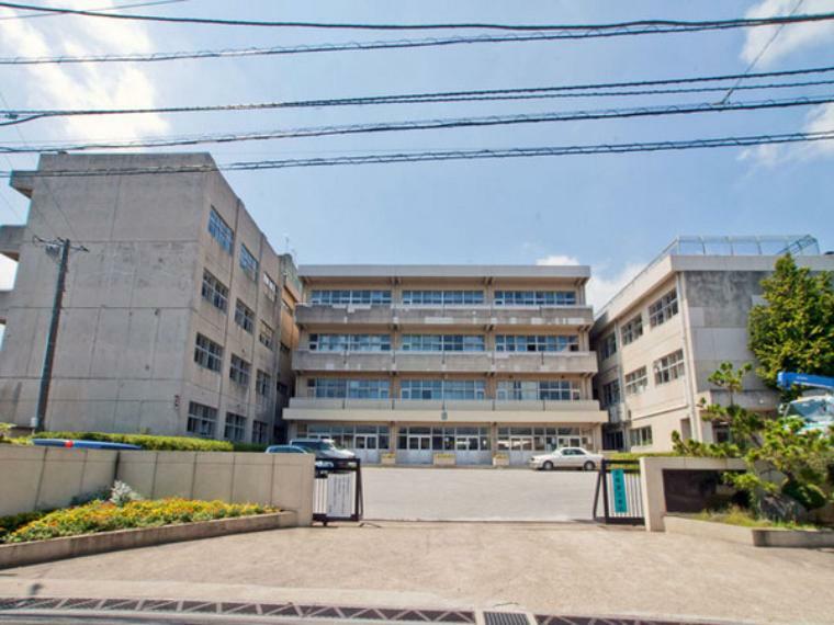 中学校 松戸市立六実中学校