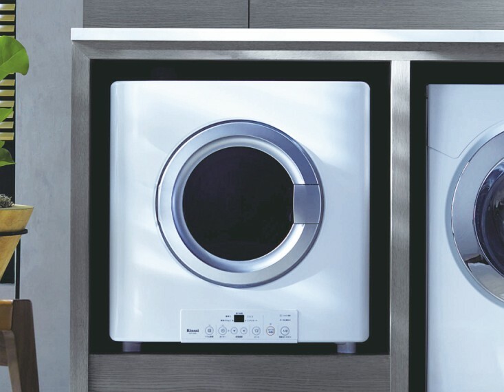 ガス衣類乾燥機【乾太くん】（邸別）  パワフルなガスの温風で洗濯物をスピード乾燥。仕上がりふっくらで心地よく家事の時短にも貢献します。