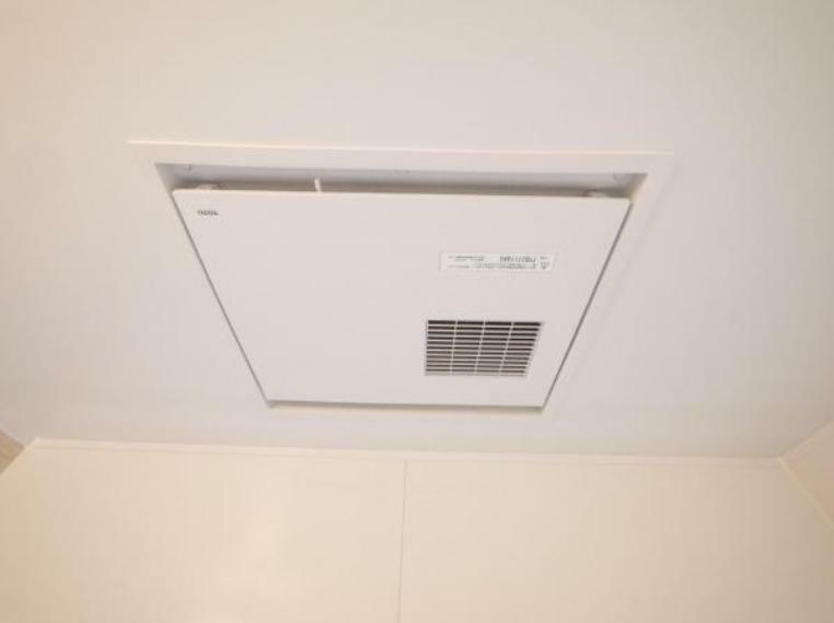 冷暖房・空調設備 「浴室換気乾燥機」は梅雨の季節や春先の花粉の季節、最近ではPM2.5や黄砂の飛来対策としても外干しせずに室内で乾燥できるため、とても便利です。