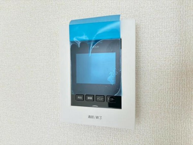 防犯設備 カラーモニター付インターホンで、来客者の顔を見ながら安心して対応できます。