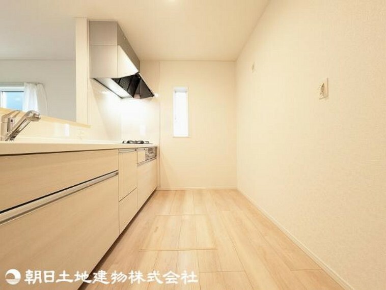 キッチン ＜キッチン＞床下点検口を兼ねた床下収納もあります。