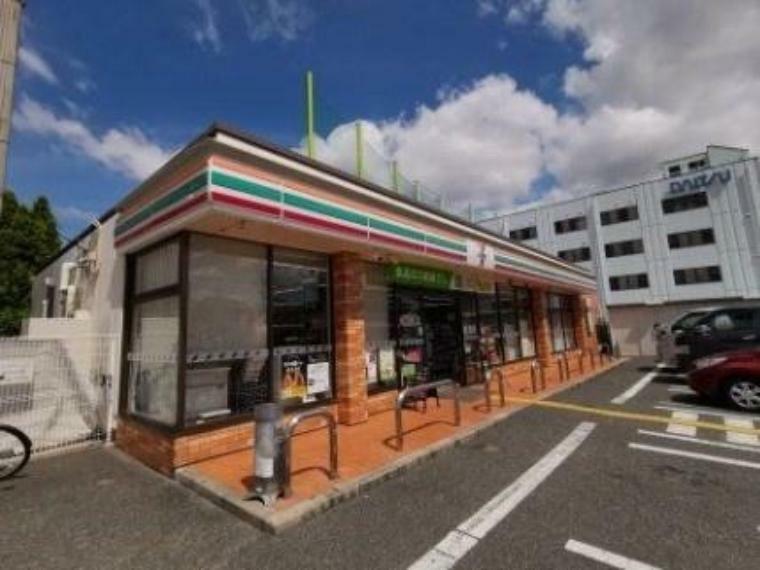 コンビニ セブンイレブン松原一津屋店