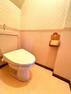 トイレ 【トイレ】 使いやすい広さのある個室トイレです。