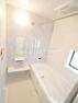 浴室 H号棟　浴室　 白を基調とした清潔感あふれるバスルームです 【稲城市押立】