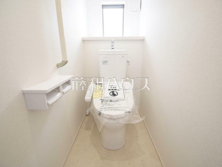 I号棟　トイレ　 各階にトイレがあると、階段の上り下りをせずに済むため就寝時なども便利です。 【稲城市押立】