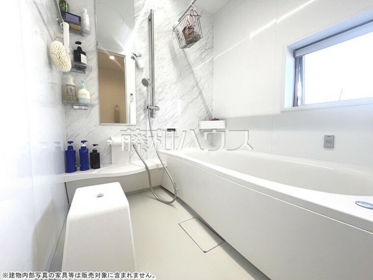 浴室 浴室　【国立市富士見台1丁目】 窓付き浴室はしっかり換気ができていつも清潔に、毎日のバスタイムが楽しみになります。　