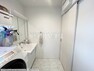 洗面化粧台 洗面室　【国立市富士見台1丁目】 洗面室は、急いでいる朝でも二人で使える広さになっております。　
