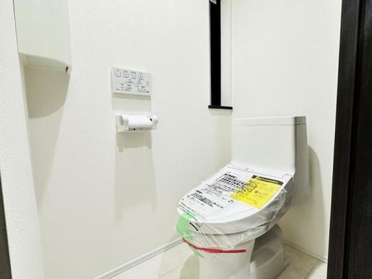 トイレ トイレは温水洗浄便座完備。手洗い場・収納スペースもございます