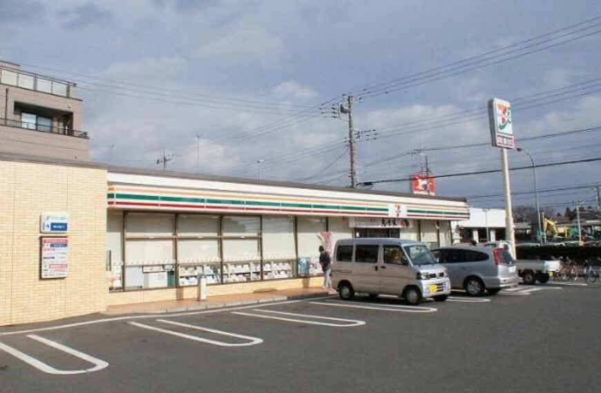 コンビニ 【セブンイレブン　厚木関口店】590m　駐車場が広いです。トラックなども停められるスペースもあります。