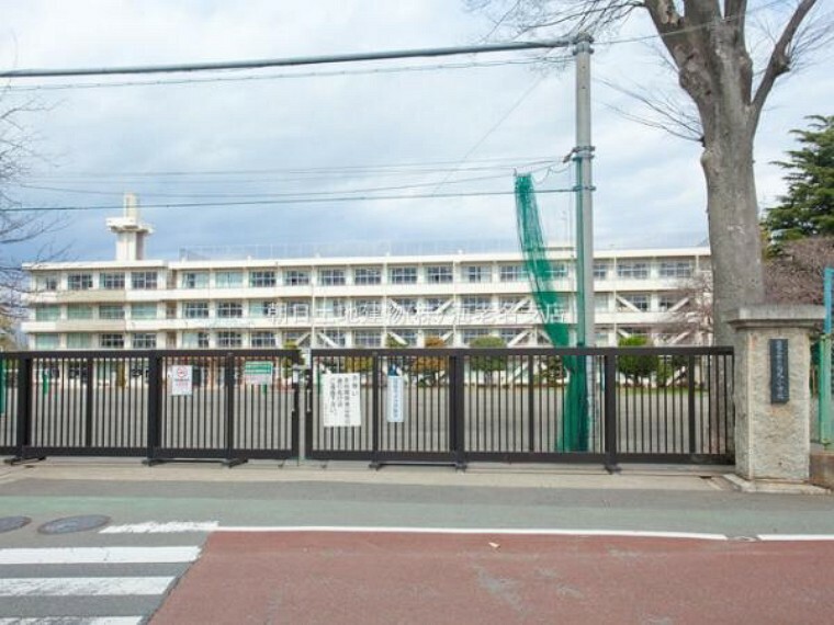 小学校 【海老名市立有馬小学校】　閑静な立地です。周辺にはお寺や農家さんも多く、体験学習を良く授業に取り入れているそうです。