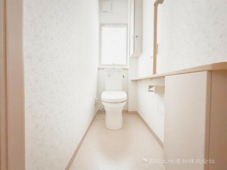 トイレ 【トイレ】毎日使うからこそ、いつも清潔な状態が嬉しいです。　お掃除がしやすいようフチレスモデルです。