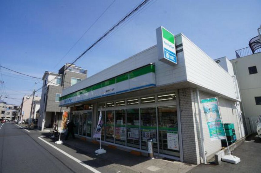 コンビニ ファミリーマート横浜希望ヶ丘店194m