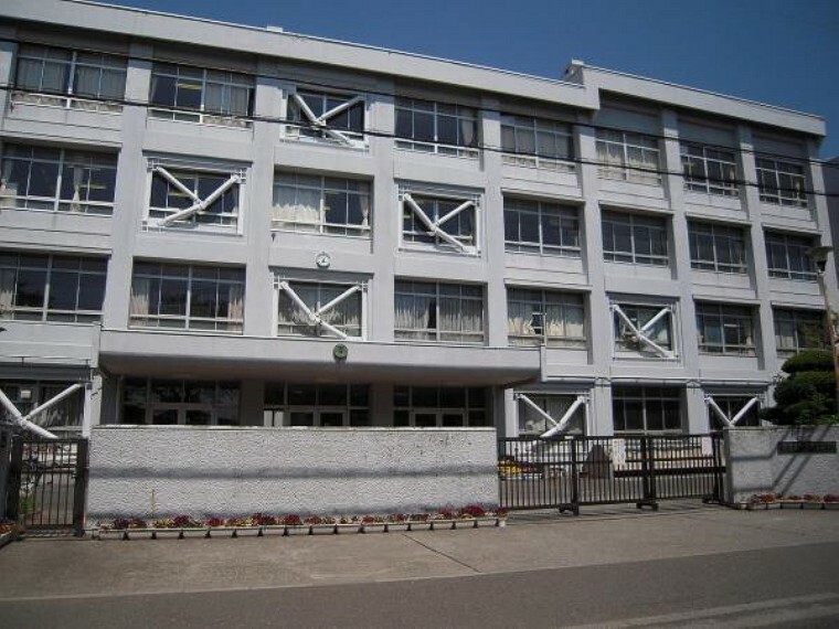 中学校 藤沢市立秋葉台中学校1390m