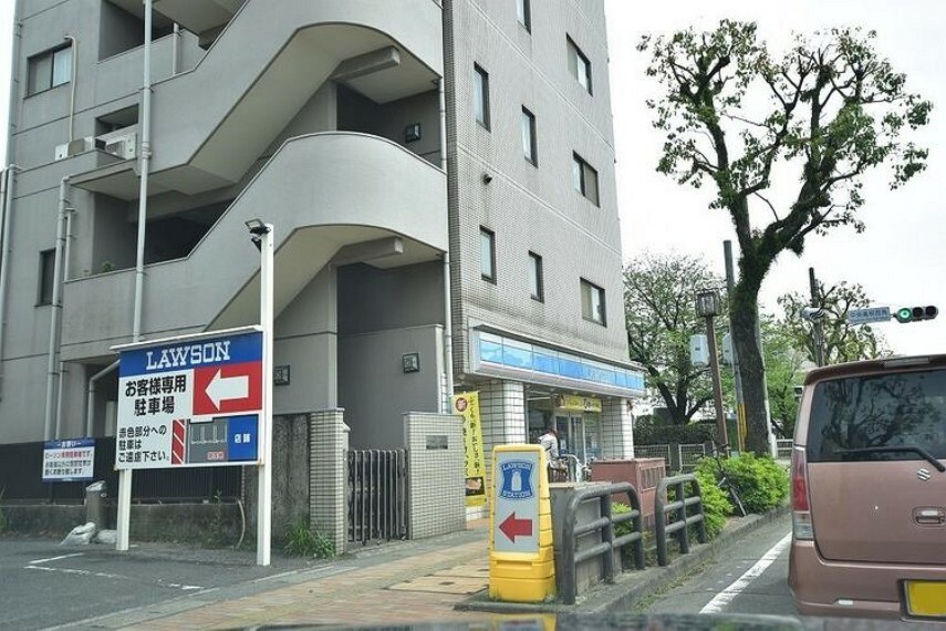 コンビニ ローソン加治屋町店【ローソン加治屋町】鹿児島市加治屋町にあるコンビニです。駐車場あり