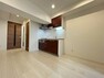 ダイニング 白を基調とした室内は、明るい住空間を造り出すだけでなく、清潔感をもたらしてくれます。