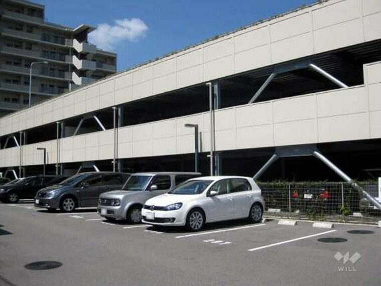 駐車場 駐車場は自走式で、駐車場棟もあります。