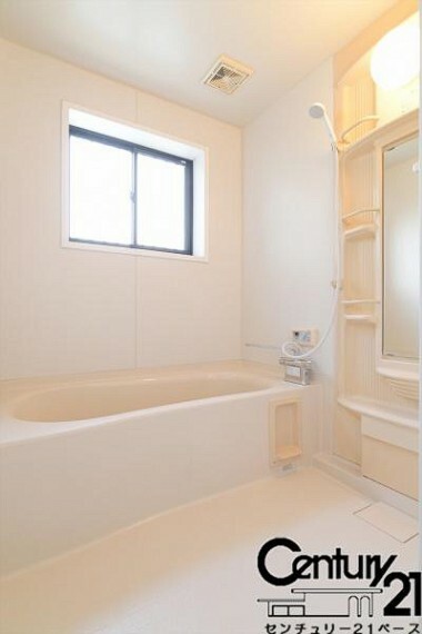■現地撮影写真■綺麗な浴室で至福のバスタイム！